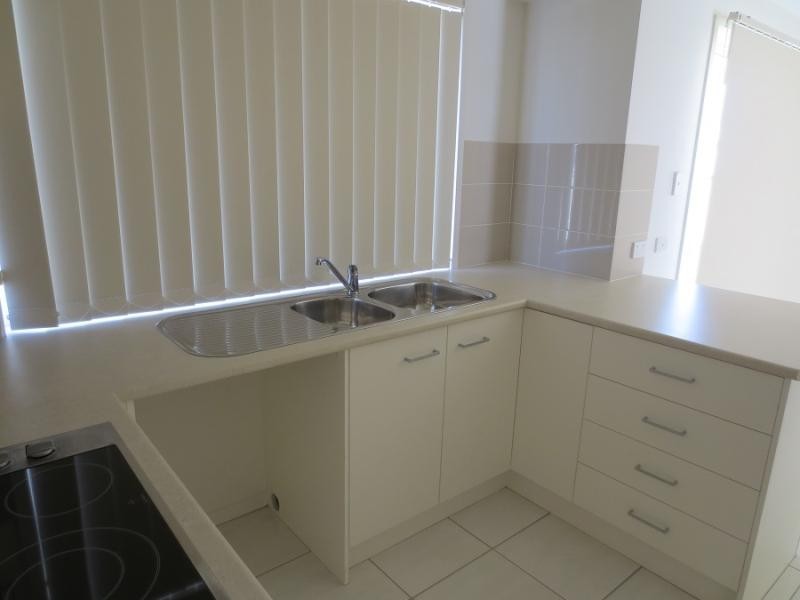 2/24 Kookaburra Ct, Yamba NSW 2464