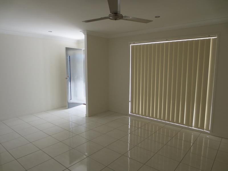 2/24 Kookaburra Ct, Yamba NSW 2464