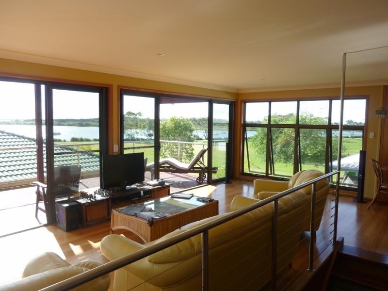 6 Bent  St, Yamba NSW 2464