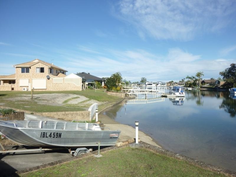 1 Westringia Pl, Yamba NSW 2464