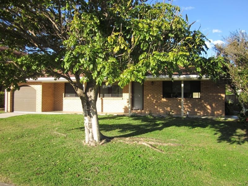 10 Binnacle Ct, Yamba NSW 2464