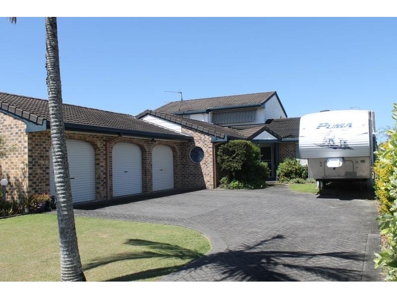 15 Westringia Pl, Yamba NSW 2464