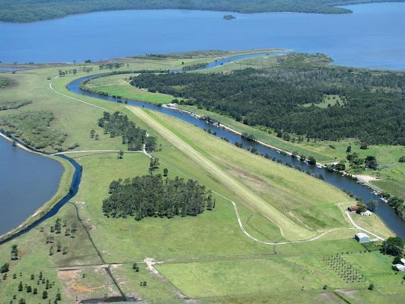 718 North Bank  Rd, Palmers Island NSW 2463