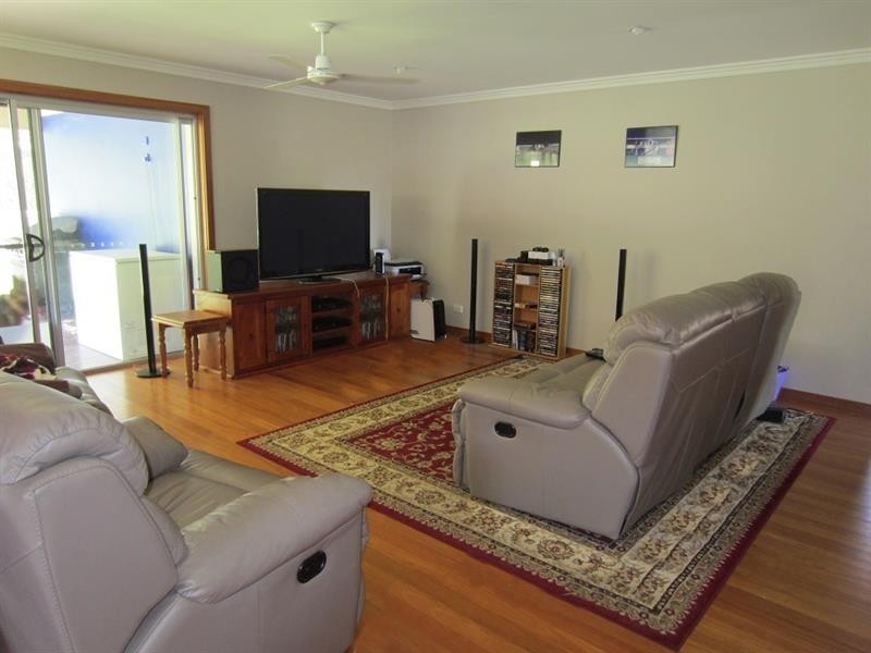 13 William Ave, Yamba NSW 2464