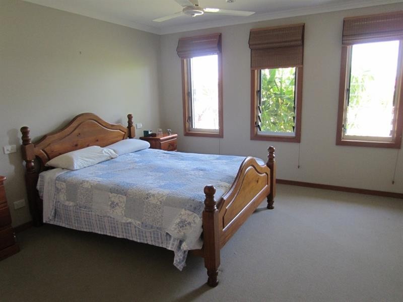 13 William Ave, Yamba NSW 2464