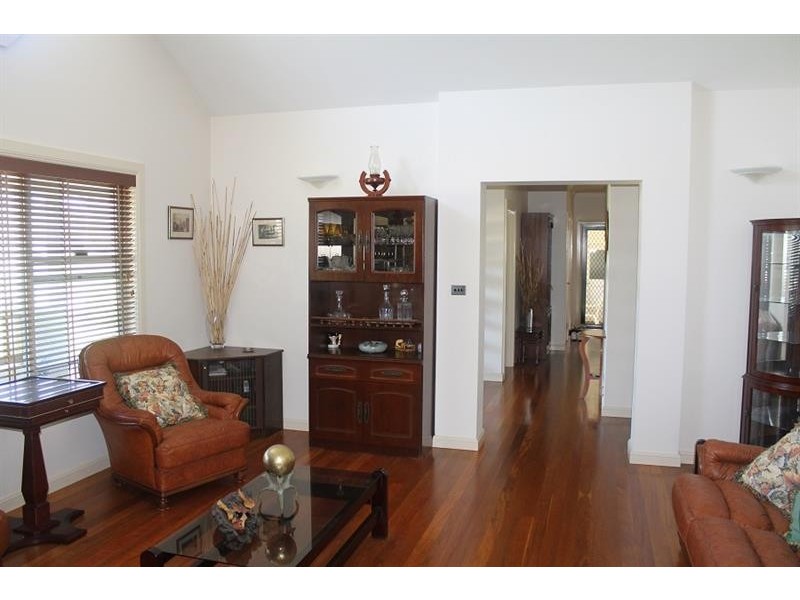 9 Whispering Pines Pl, Gulmarrad NSW 2463