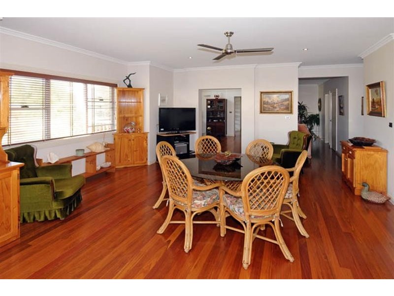 9 Whispering Pines Pl, Gulmarrad NSW 2463