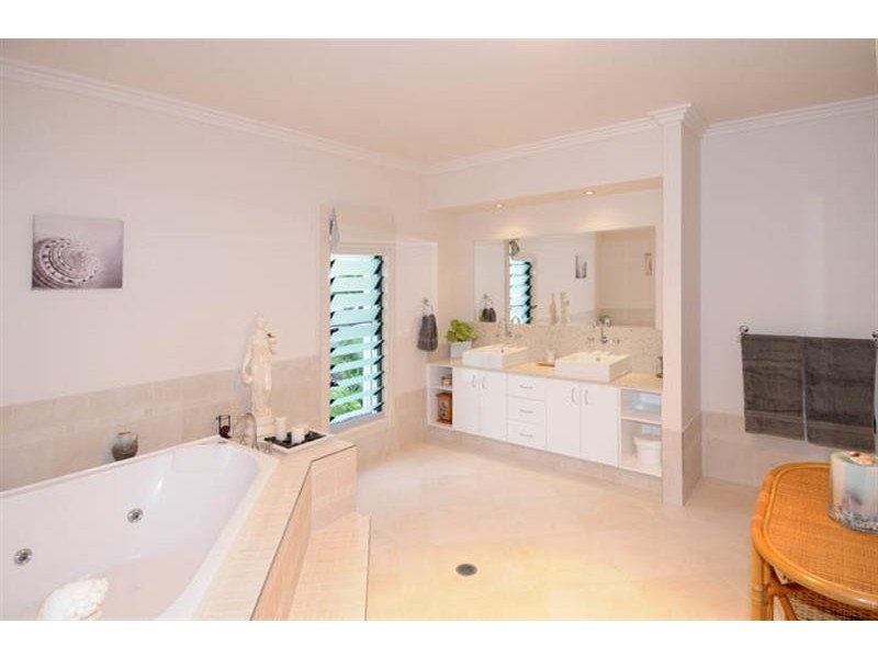 9 Whispering Pines Pl, Gulmarrad NSW 2463