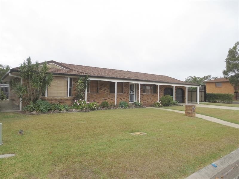 9 Waratah Ave, Yamba NSW 2464