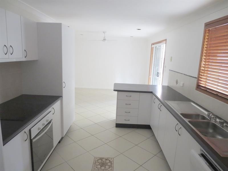 9 Waratah Ave, Yamba NSW 2464