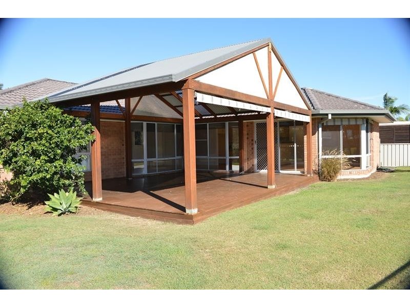 5 Newport Island Cct, Yamba NSW 2464