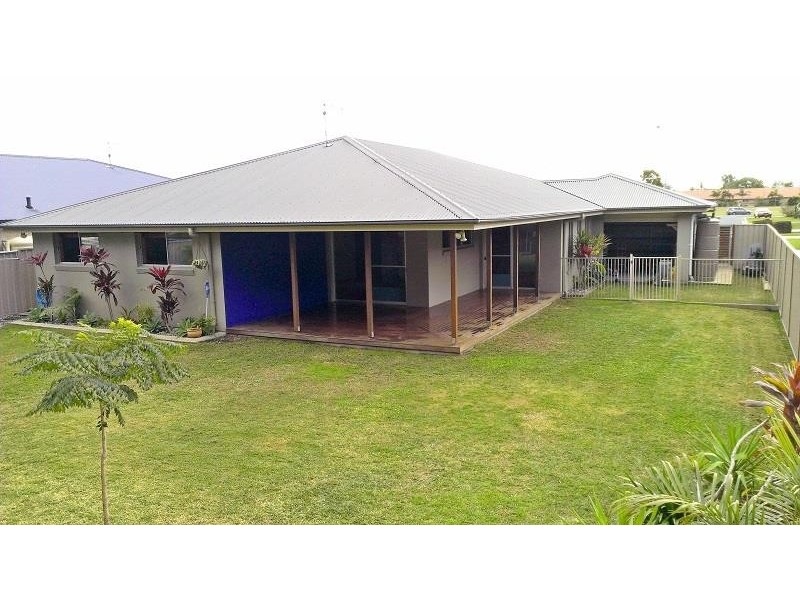 13 William Ave, Yamba NSW 2464