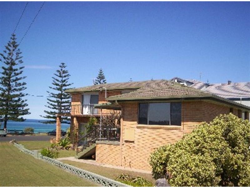 2/5 Pacific Pde, Yamba NSW 2464