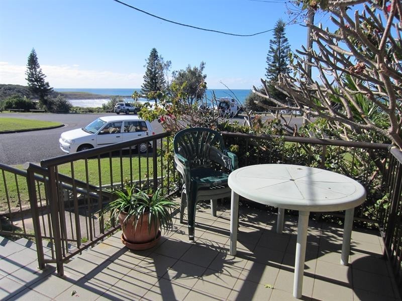 2/5 Pacific Pde, Yamba NSW 2464