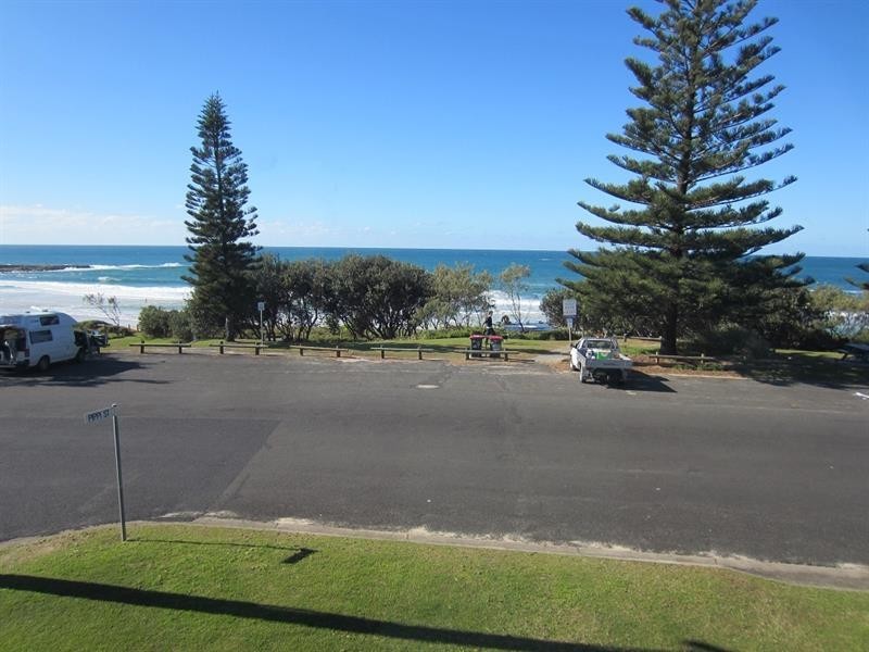 2/5 Pacific Pde, Yamba NSW 2464