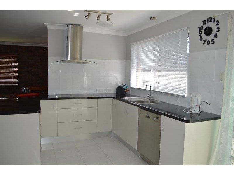 11 Waratah Ave, Yamba NSW 2464