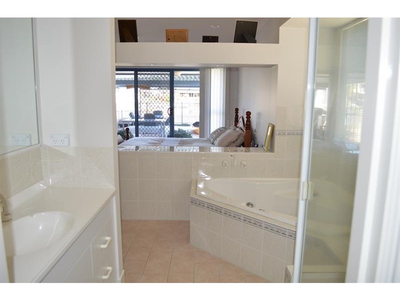 9 Barellan Ave, Yamba NSW 2464