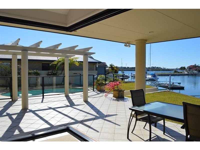 12 Edgewater Cl, Yamba NSW 2464