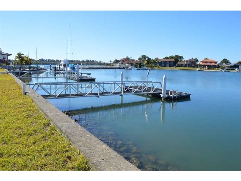 12 Edgewater Cl, Yamba NSW 2464