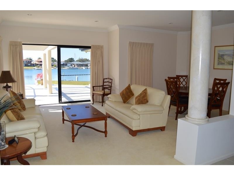 12 Edgewater Cl, Yamba NSW 2464