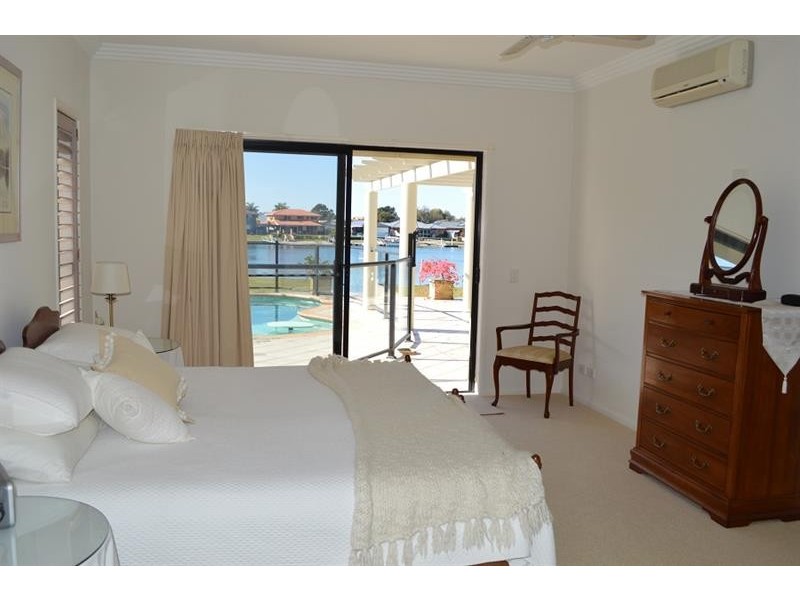 12 Edgewater Cl, Yamba NSW 2464