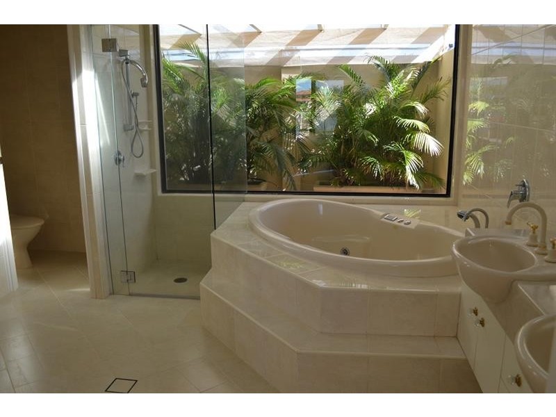 12 Edgewater Cl, Yamba NSW 2464