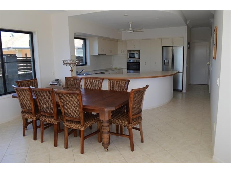 12 Edgewater Cl, Yamba NSW 2464