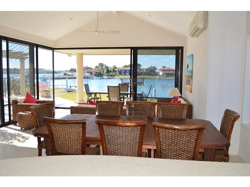 12 Edgewater Cl, Yamba NSW 2464