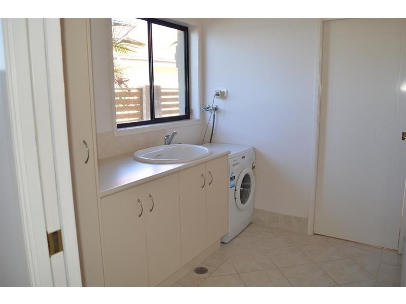 12 Edgewater Cl, Yamba NSW 2464