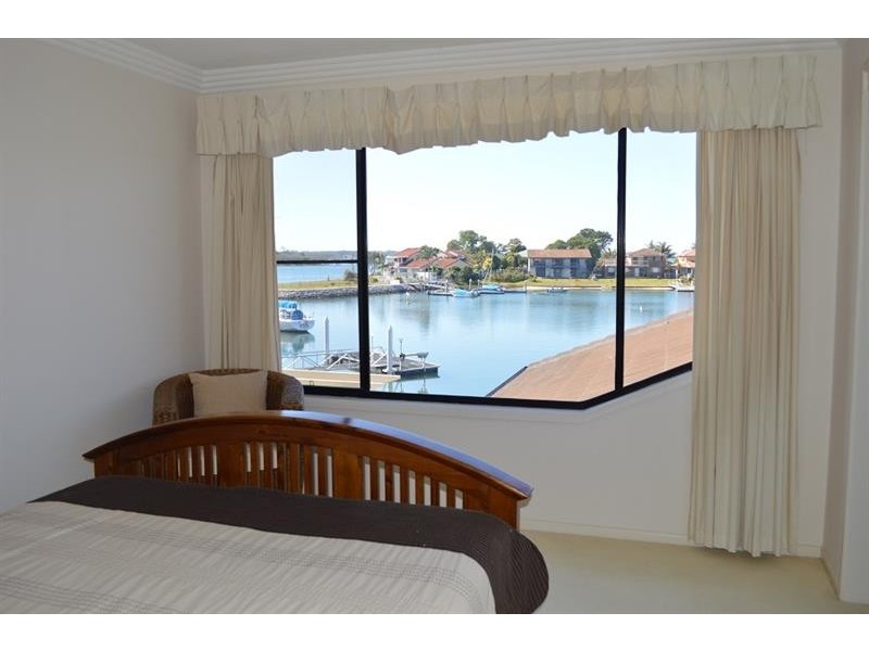 12 Edgewater Cl, Yamba NSW 2464