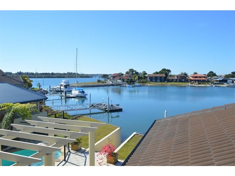 12 Edgewater Cl, Yamba NSW 2464