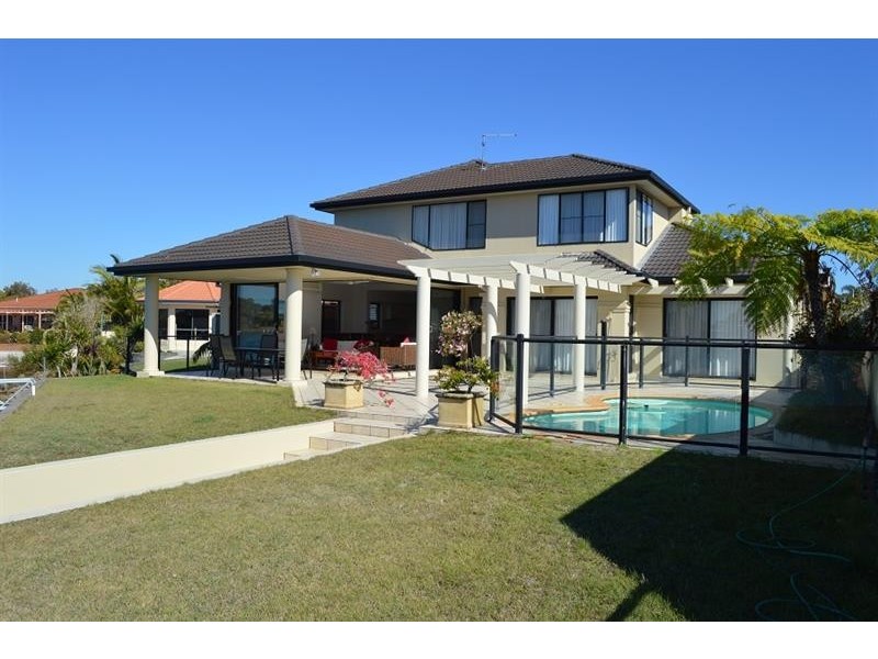 12 Edgewater Cl, Yamba NSW 2464
