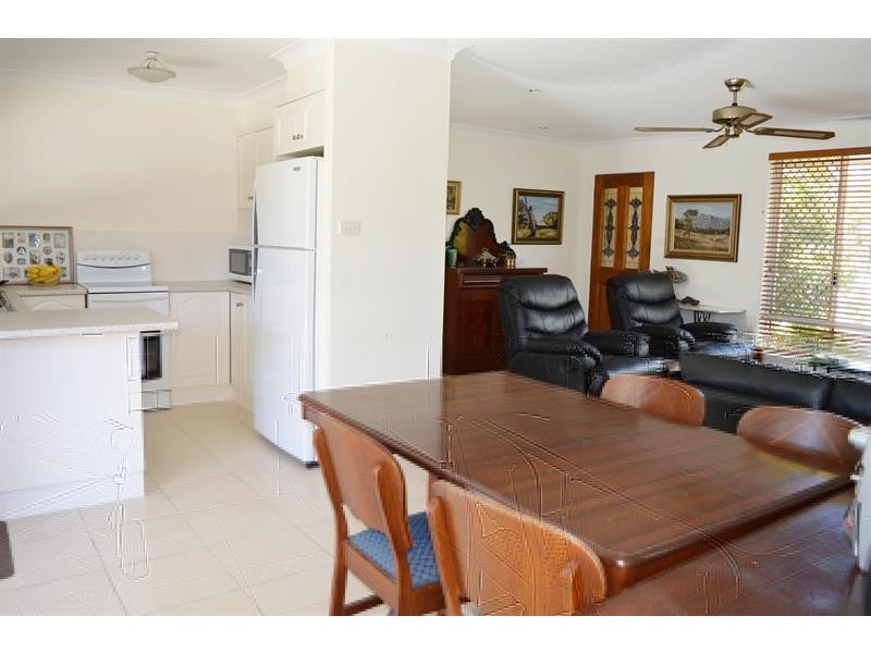 10 Osprey Dr, Yamba NSW 2464