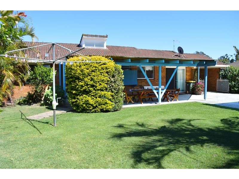 10 Osprey Dr, Yamba NSW 2464