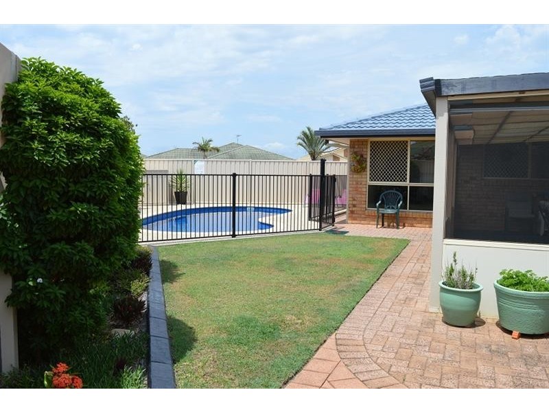 25 Admiralty Ct, Yamba NSW 2464