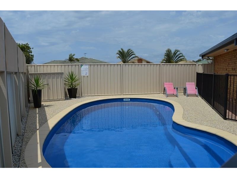 25 Admiralty Ct, Yamba NSW 2464