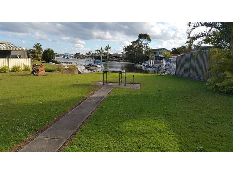 1 Westringia Pl, Yamba NSW 2464