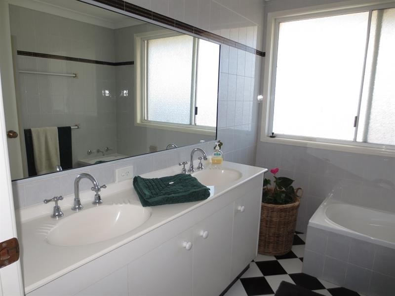 13 Osprey Dr, Yamba NSW 2464
