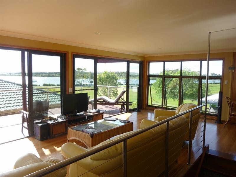 6 Bent St, Yamba NSW 2464