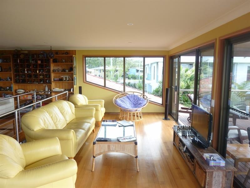 6 Bent St, Yamba NSW 2464