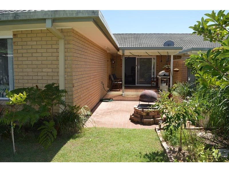2/12 Gumnut Rd, Yamba NSW 2464