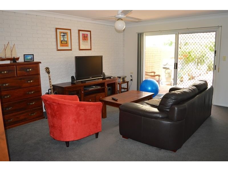 2/12 Gumnut Rd, Yamba NSW 2464