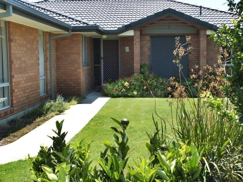 5 Newport Island Cct, Yamba NSW 2464