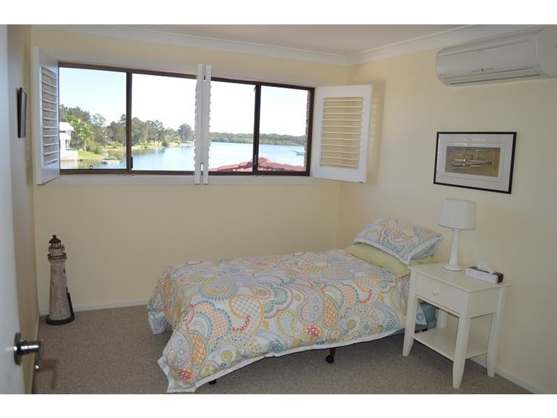 32 Westringia Pl, Yamba NSW 2464