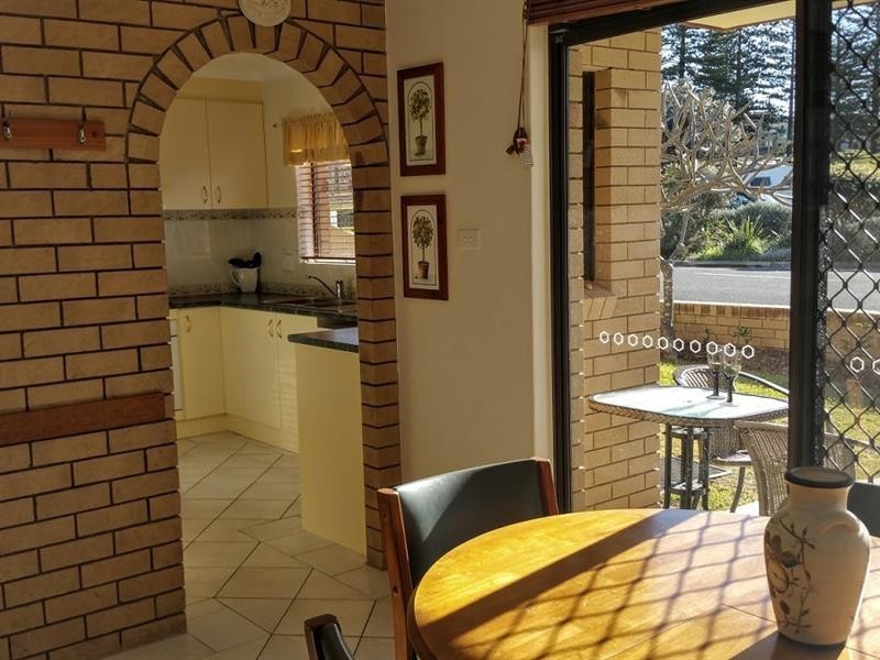 1/6 Queen St, Yamba NSW 2464