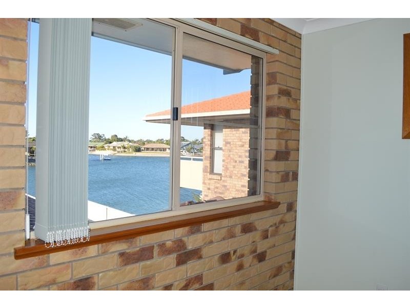 2/40 Acacia Cct, Yamba NSW 2464