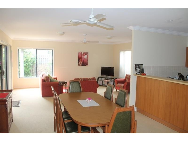 32 Oceania Ct, Yamba NSW 2464