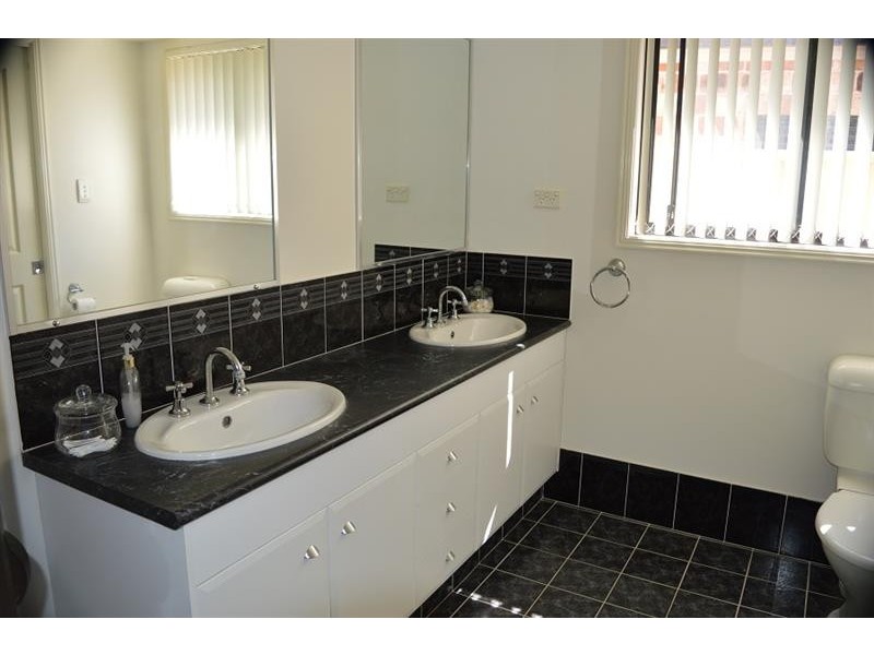 30 Bayview Dr, Yamba NSW 2464