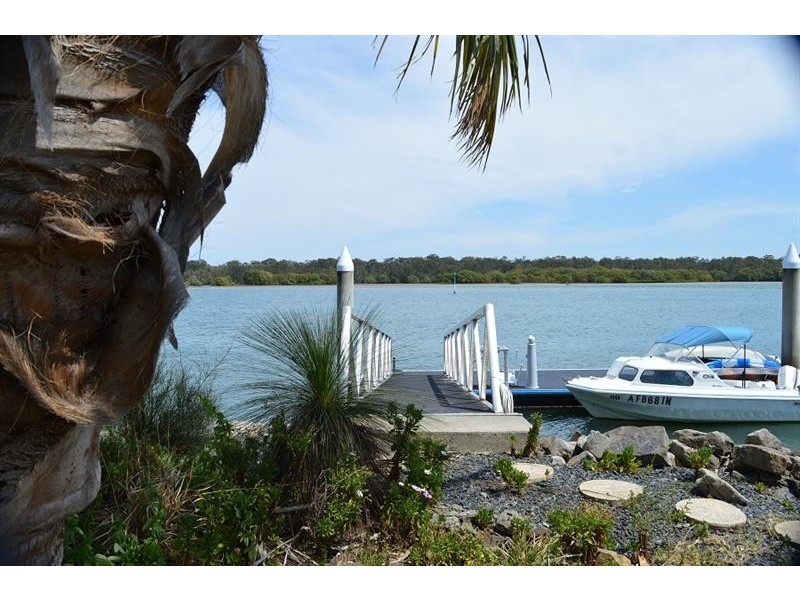 54 Palm Tce, Yamba NSW 2464