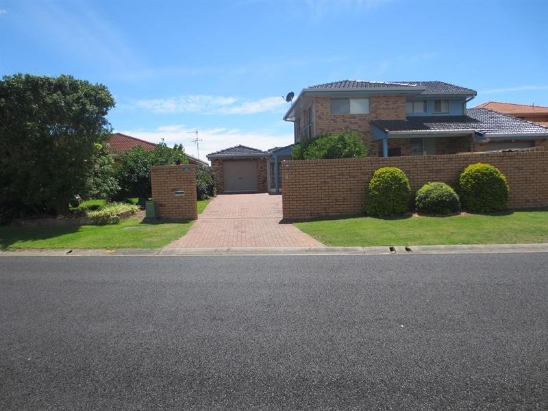 1/40 Acacia Cct, Yamba NSW 2464